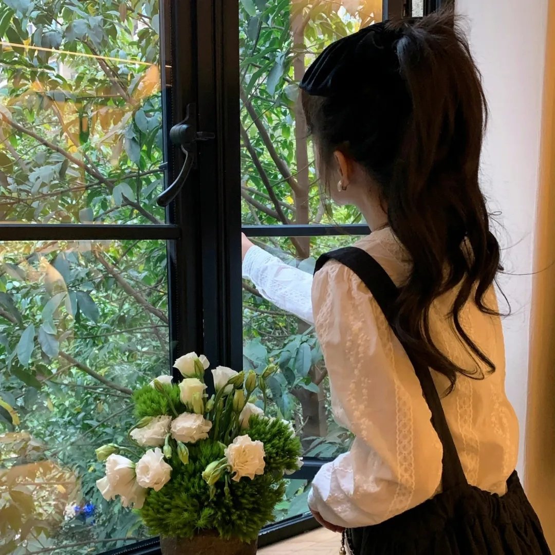德尔米拉·古维亚上校